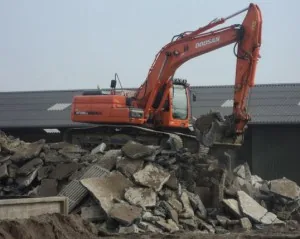 Graafmachine bij sloopwerk