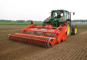 Trekker met spitmachine